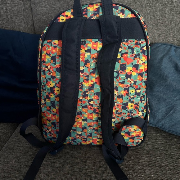 BEAUTIFUL LULAROE BACKPACK . - Picture 2 of 3